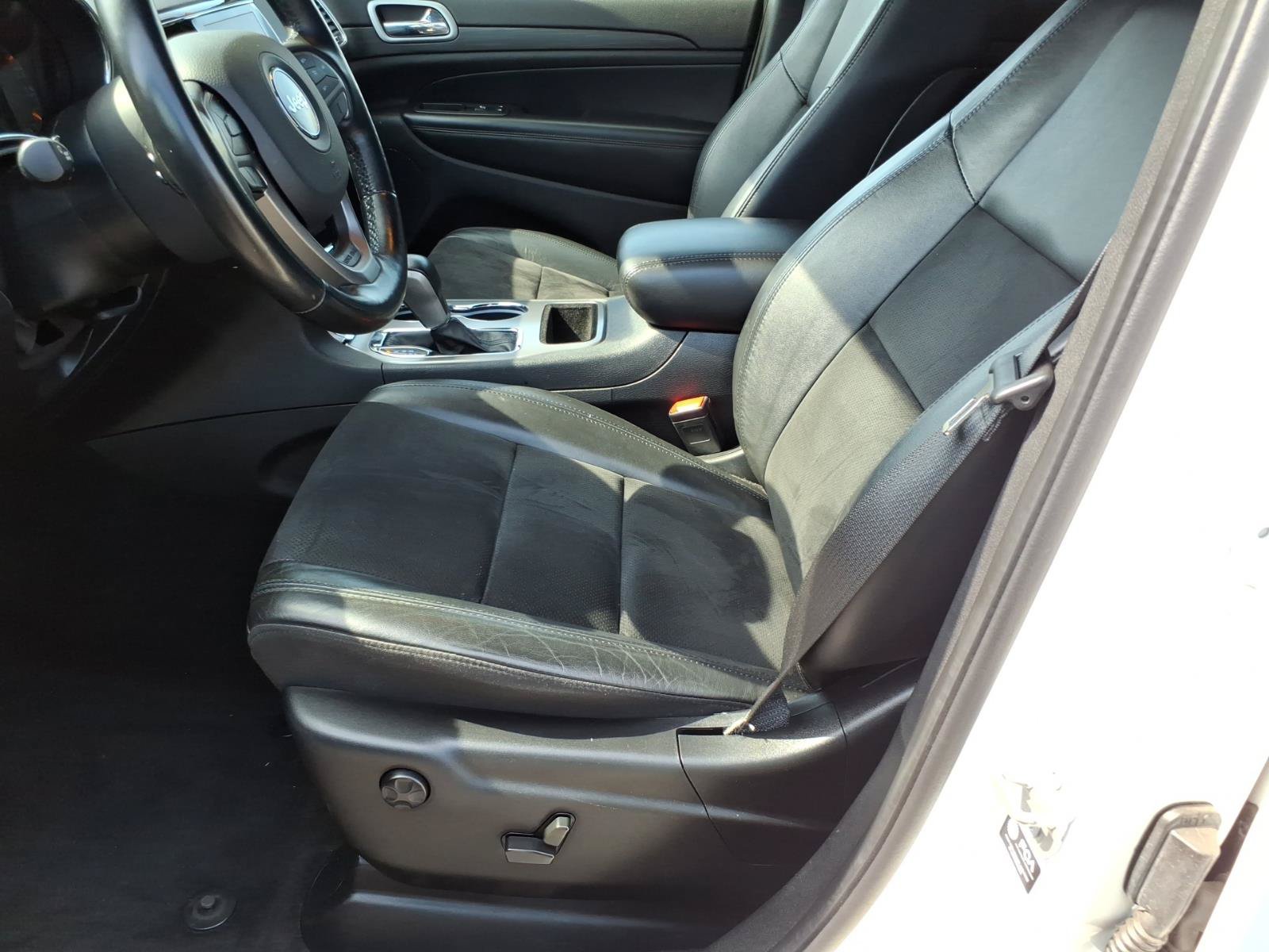 Used 2022 Jeep Grand Cherokee Laredo X AWD/4WD image 13