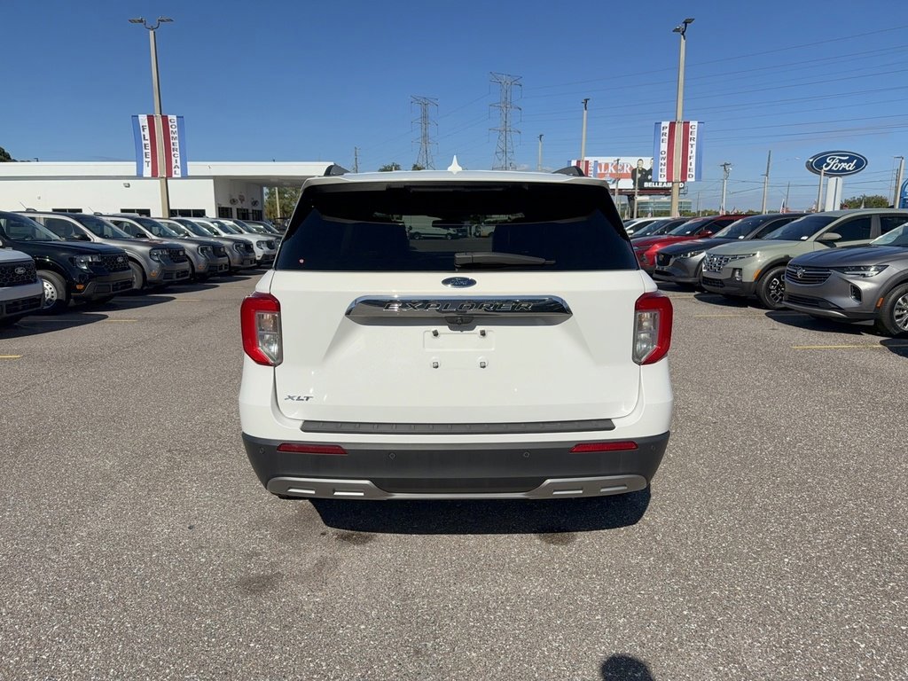 Certified 2022 Ford Explorer XLT w/ Equipment Group 202A image 3