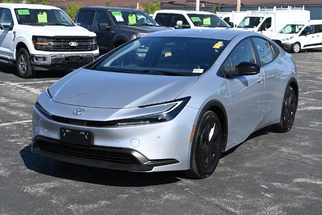 Used 2024 Toyota Prius LE FWD image 5