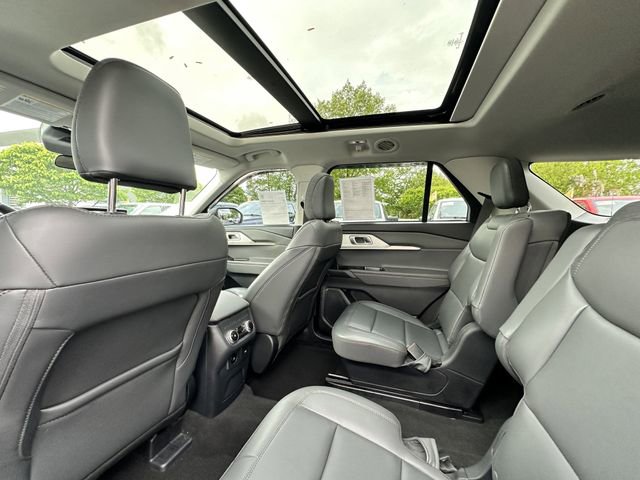 Certified 2025 Ford Explorer Active w/ Active Comfort Package AWD/4WD image 18