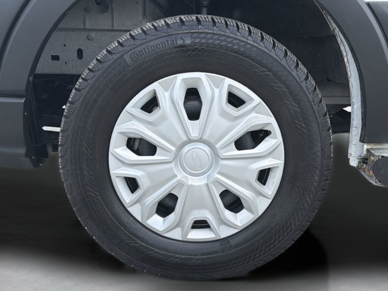 Certified 2025 Ford Transit 250 Low Roof w/ Exterior Upgrade Package RWD image 29