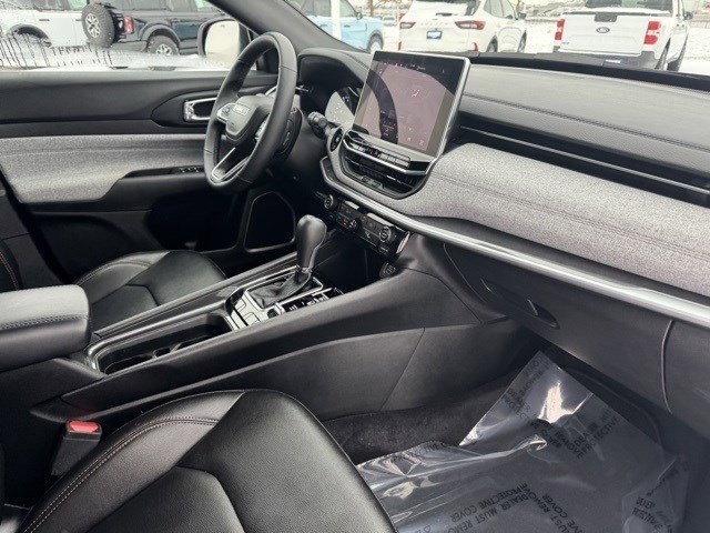 Used 2024 Jeep Compass Latitude image 35