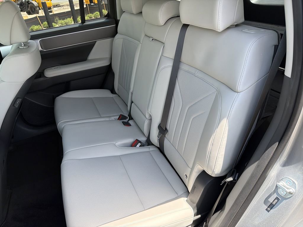 Used 2025 Hyundai Santa Fe SEL FWD image 17
