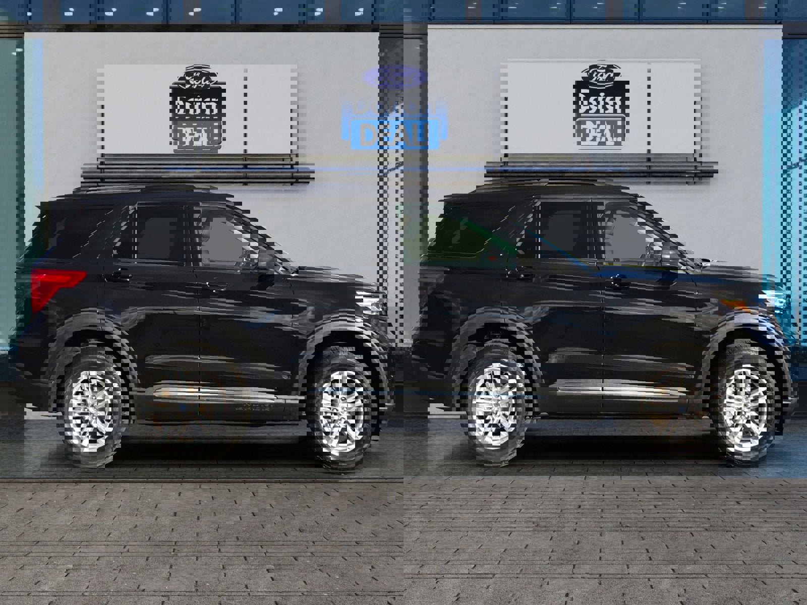 Certified 2022 Ford Explorer XLT w/ Equipment Group 202A image 6