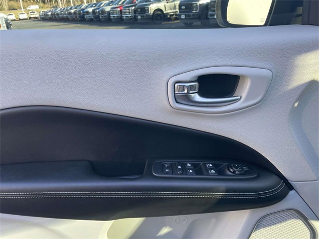 Used 2019 Jeep Compass Latitude image 12