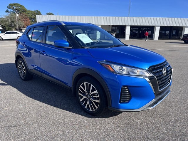 Used 2022 Nissan Kicks SV image 2