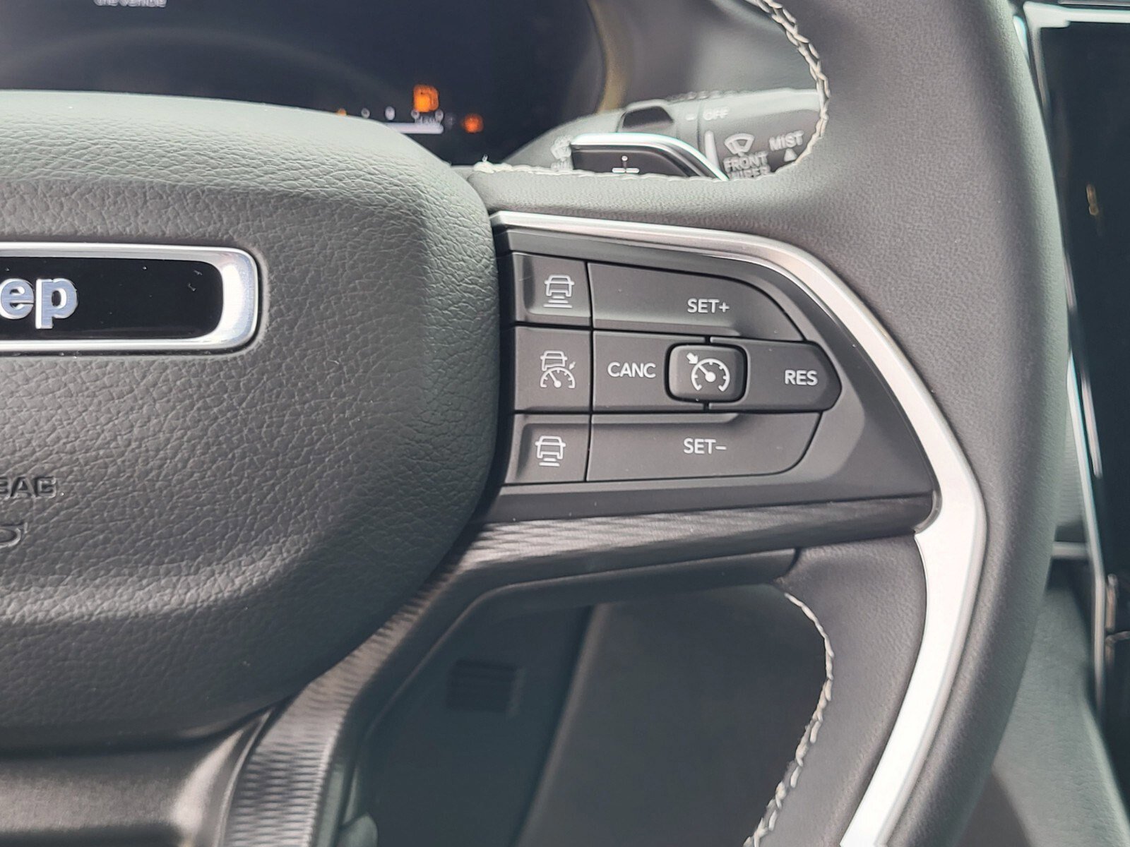 Used 2025 Jeep Grand Cherokee L Laredo image 28