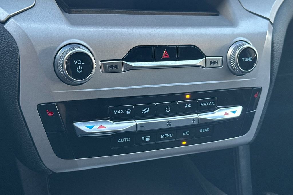 Certified 2023 Ford Explorer XLT image 24