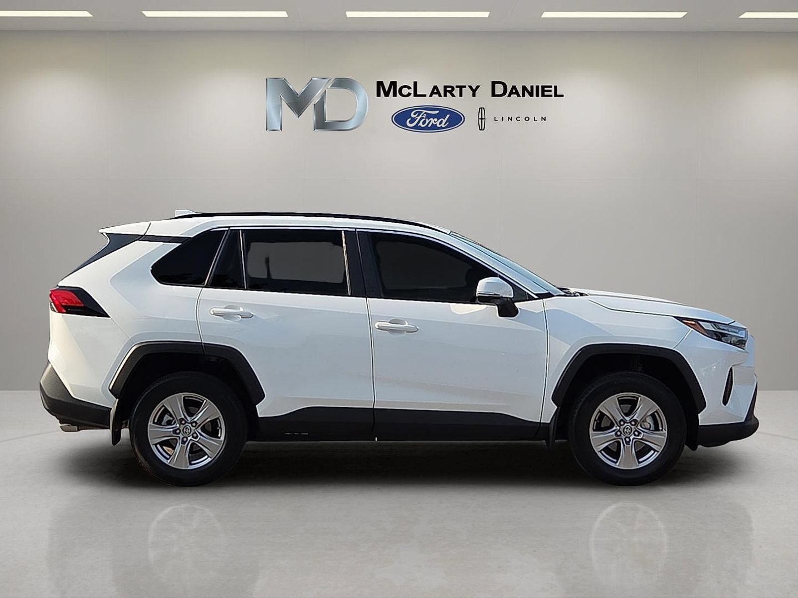 Used 2023 Toyota RAV4 XLE w/ Convenience Package FWD image 6