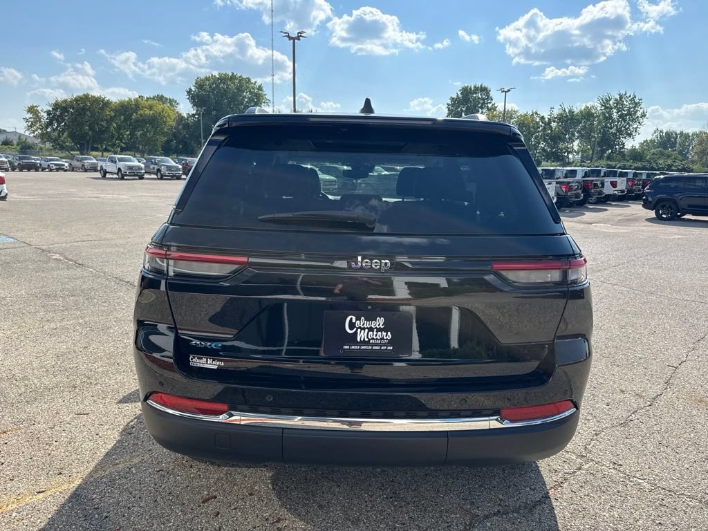 Used 2022 Jeep Grand Cherokee Limited 4xe AWD/4WD image 4