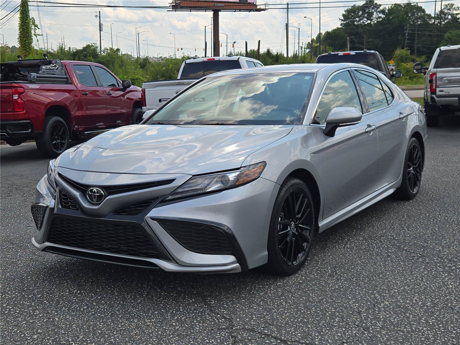 Used 2024 Toyota Camry XSE FWD image 2