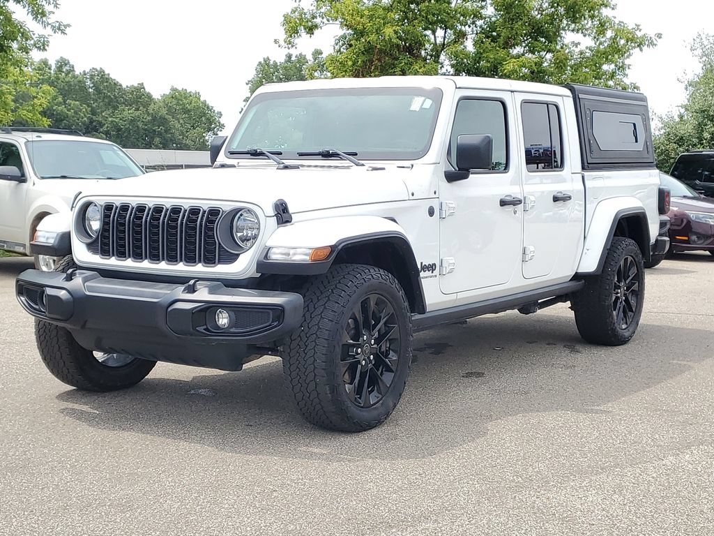 Used 2025 Jeep Gladiator Sport AWD/4WD image 2