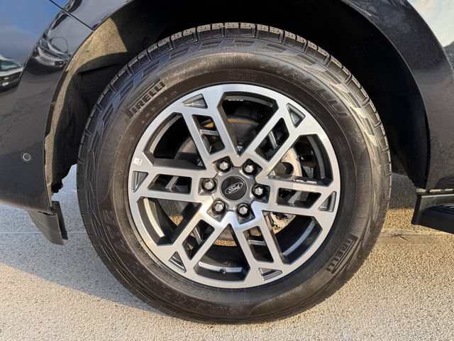 Certified 2025 Ford Expedition Active AWD/4WD image 10