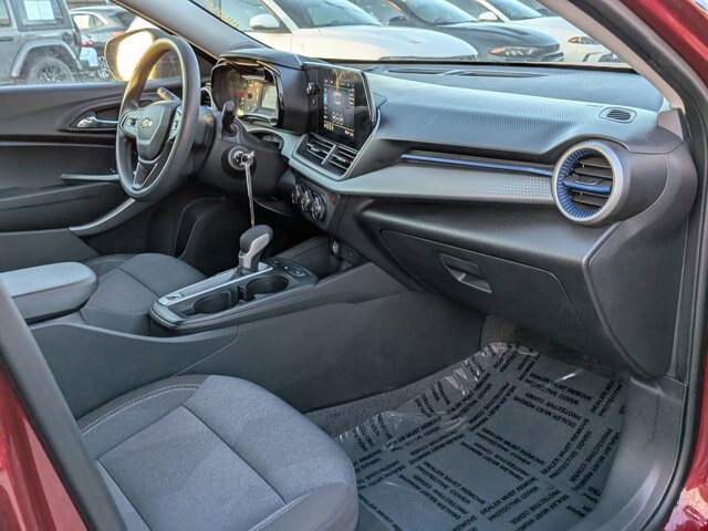 Used 2025 Chevrolet Trax LS FWD image 26