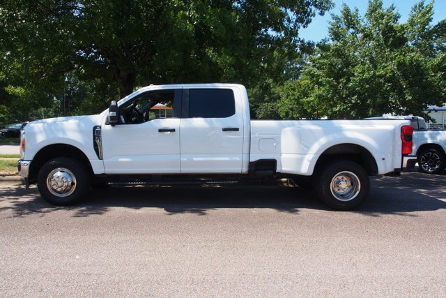 Certified 2023 Ford F350 XL w/ 360-Degree Camera Package AWD/4WD image 4