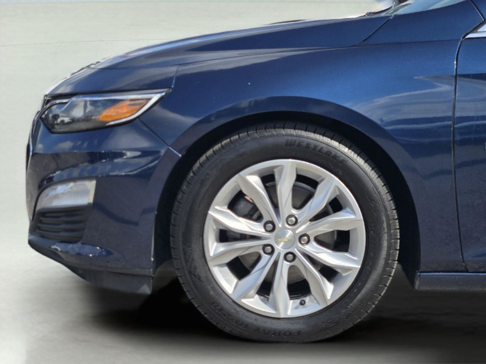 Used 2020 Chevrolet Malibu LT FWD image 9