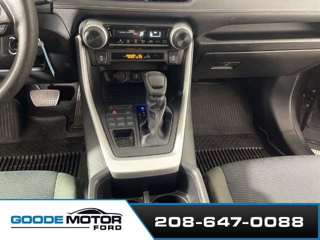 Used 2022 Toyota RAV4 LE AWD/4WD image 15