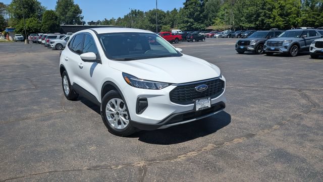 Certified 2023 Ford Escape Active w/ Tech Pack #2 AWD/4WD image 3