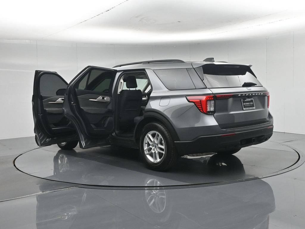 Certified 2025 Ford Explorer Active RWD image 36