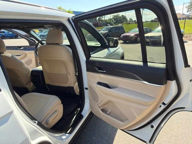 Used 2025 Jeep Grand Cherokee L Limited w/ Black Appearance Package AWD/4WD image 26