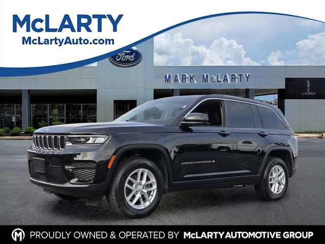 Used 2023 Jeep Grand Cherokee Laredo AWD/4WD image 1
