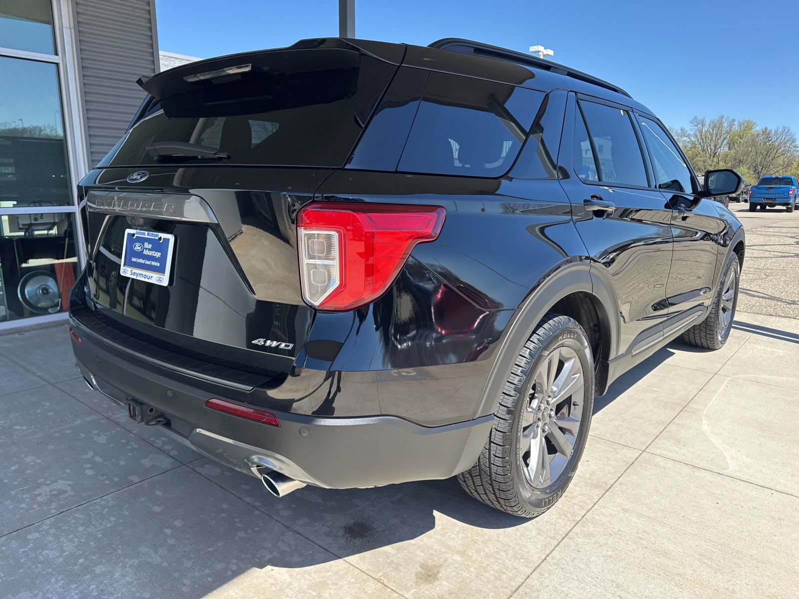 Certified 2023 Ford Explorer XLT w/ Equipment Group 202A AWD/4WD image 8