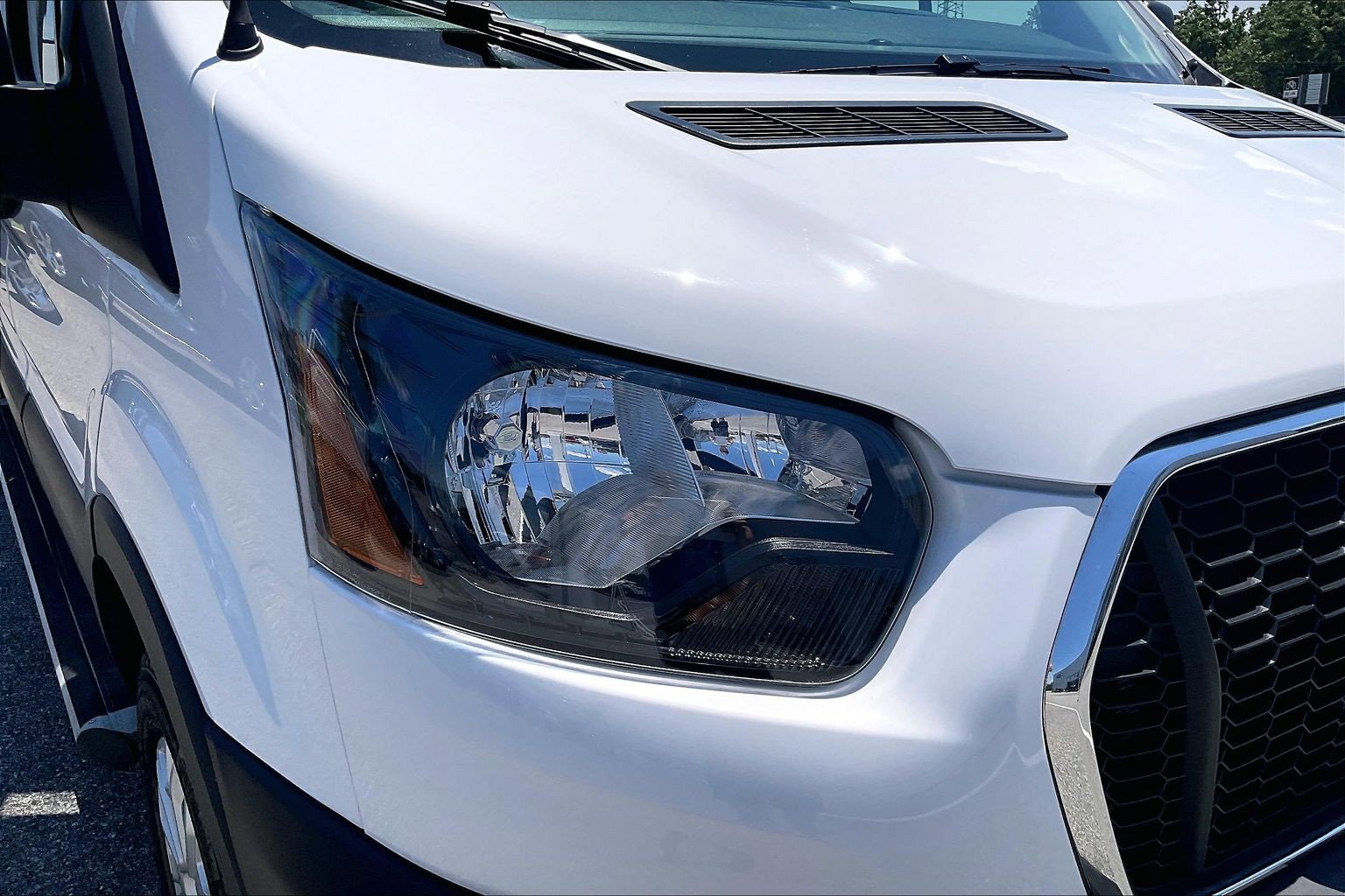 Certified 2025 Ford Transit 250 Low Roof w/ Exterior Upgrade Package RWD image 26