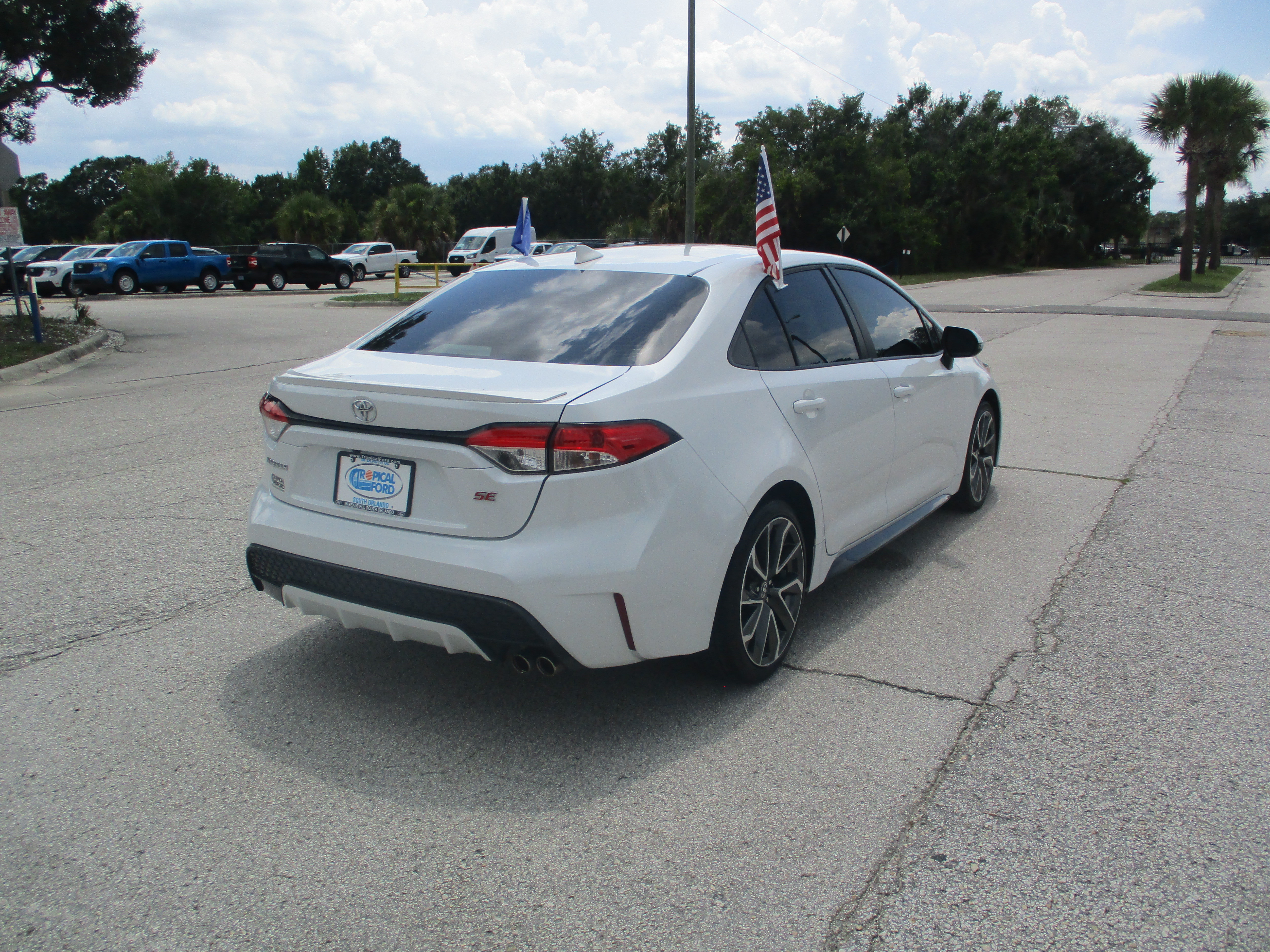 Used 2022 Toyota Corolla SE w/ SE Premium Package FWD image 7