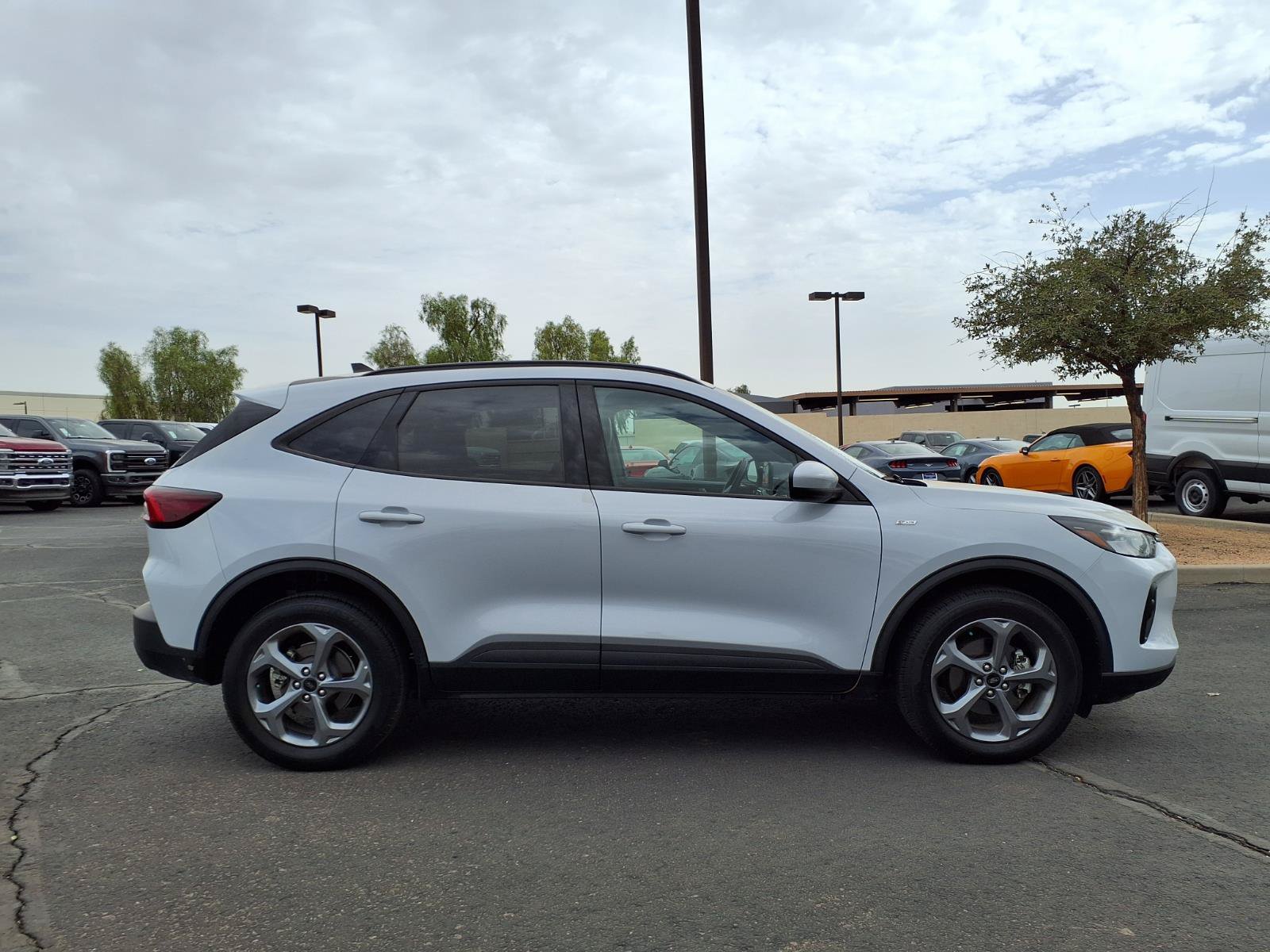 Certified 2025 Ford Escape ST-Line Select AWD/4WD image 7