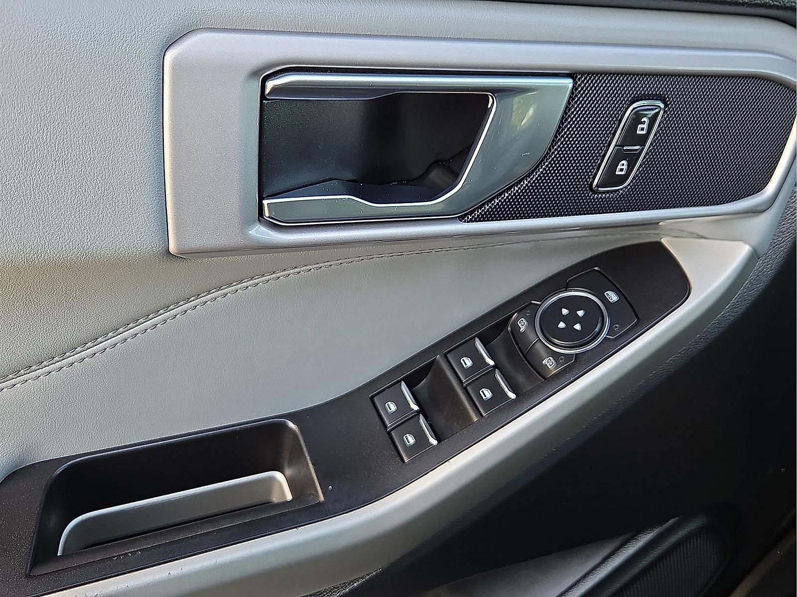 Certified 2021 Ford Explorer XLT w/ Equipment Group 202A image 14