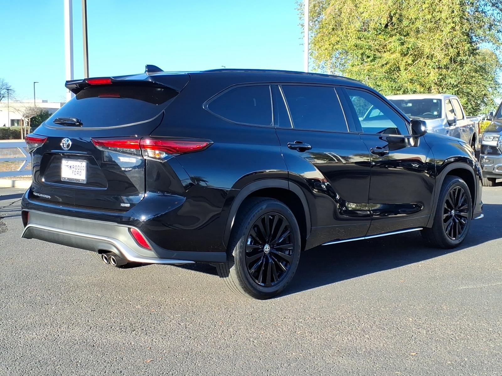 Used 2023 Toyota Highlander XSE image 4