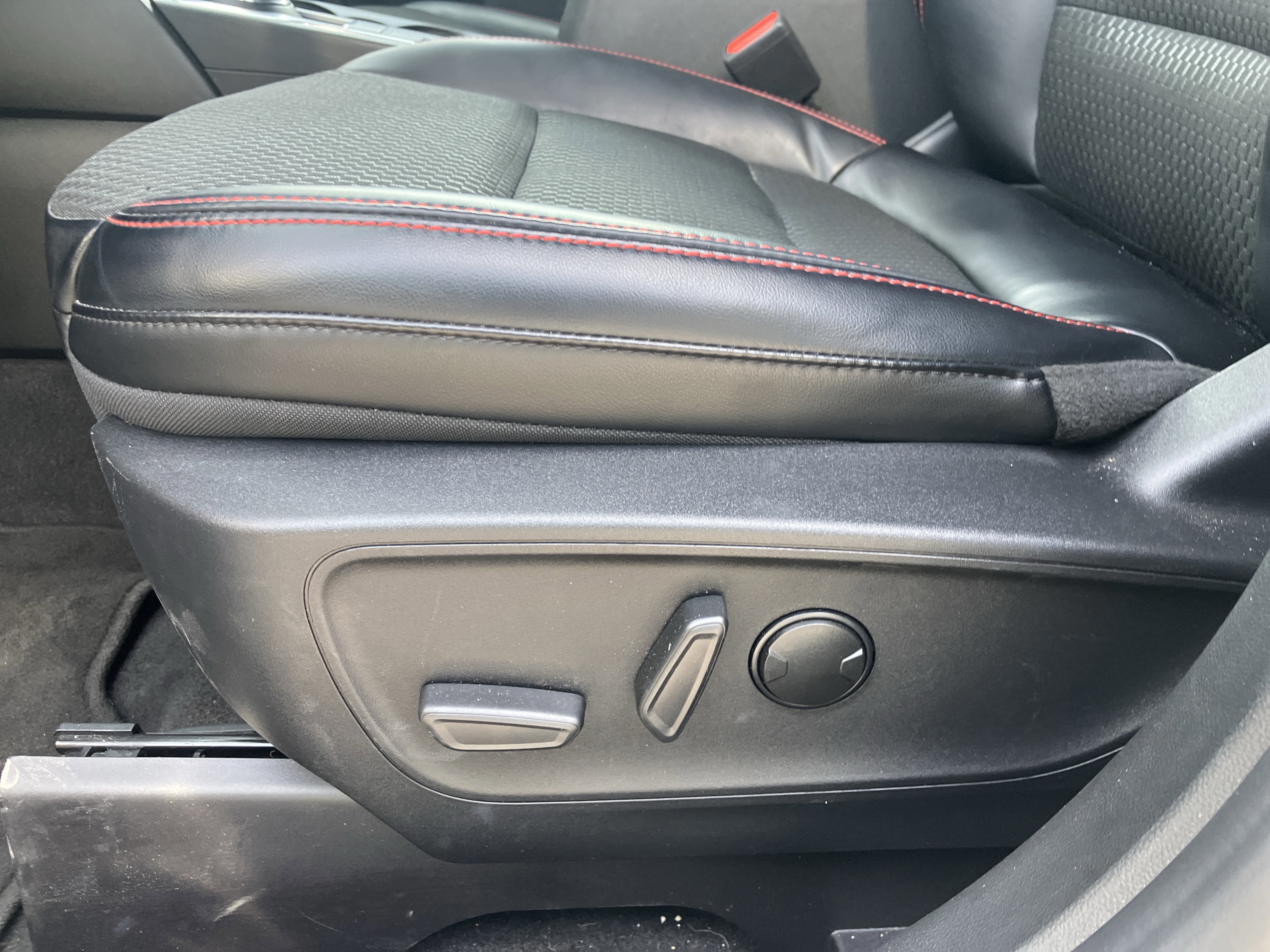 Certified 2024 Ford Escape ST-Line Elite AWD/4WD image 21