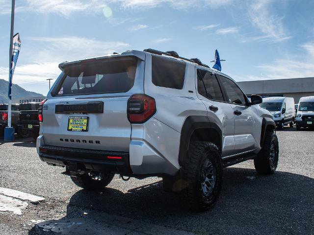 Used 2025 Toyota 4Runner SR5 AWD/4WD image 5