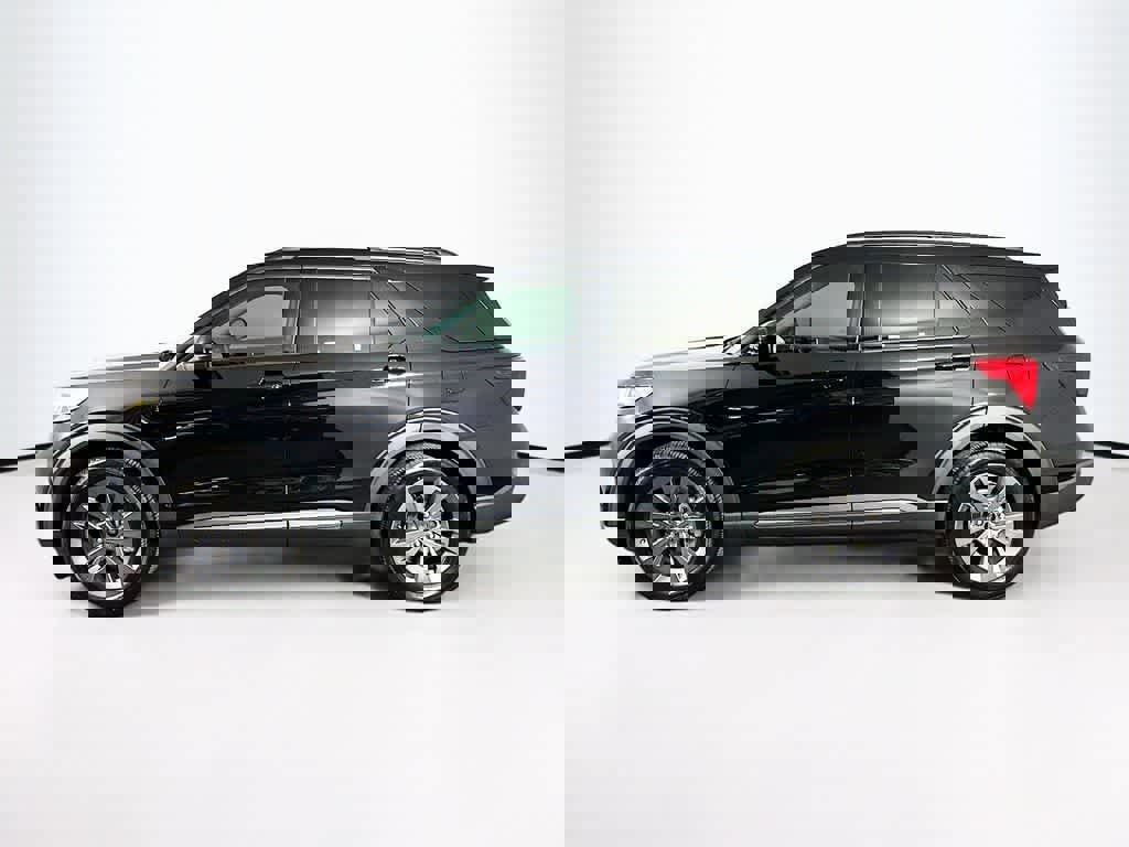 Certified 2022 Ford Explorer XLT w/ Equipment Group 202A image 2