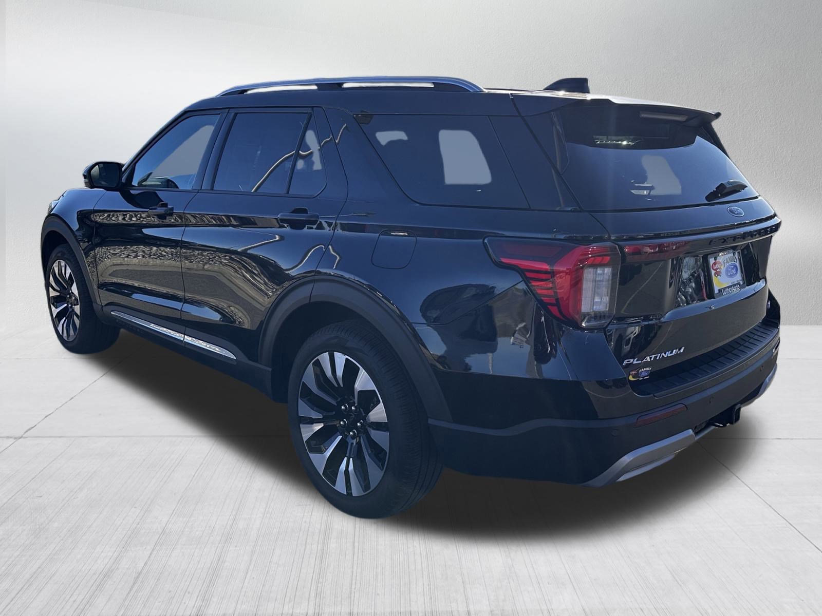 Certified 2025 Ford Explorer Platinum w/ LUX Leather Package image 3