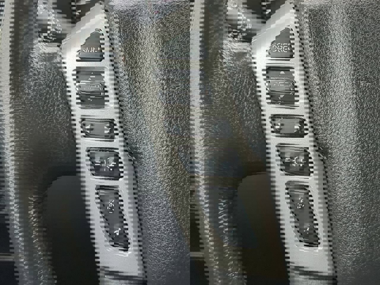 Used 2021 Nissan Titan SV w/ SV Convenience Package image 23