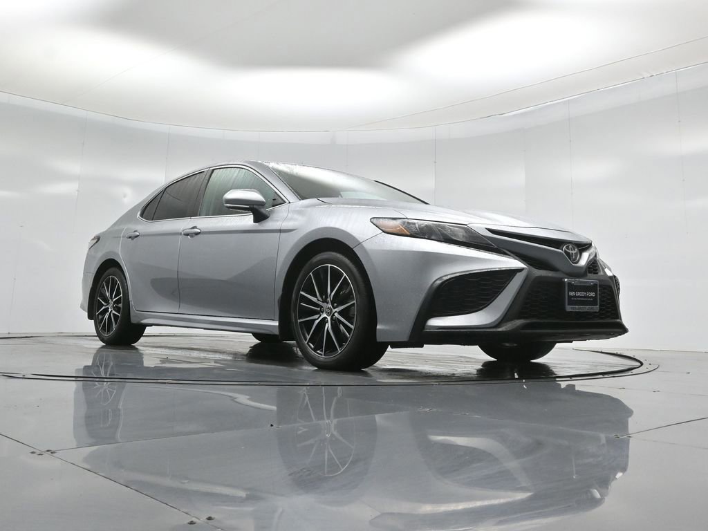 Used 2024 Toyota Camry SE image 5