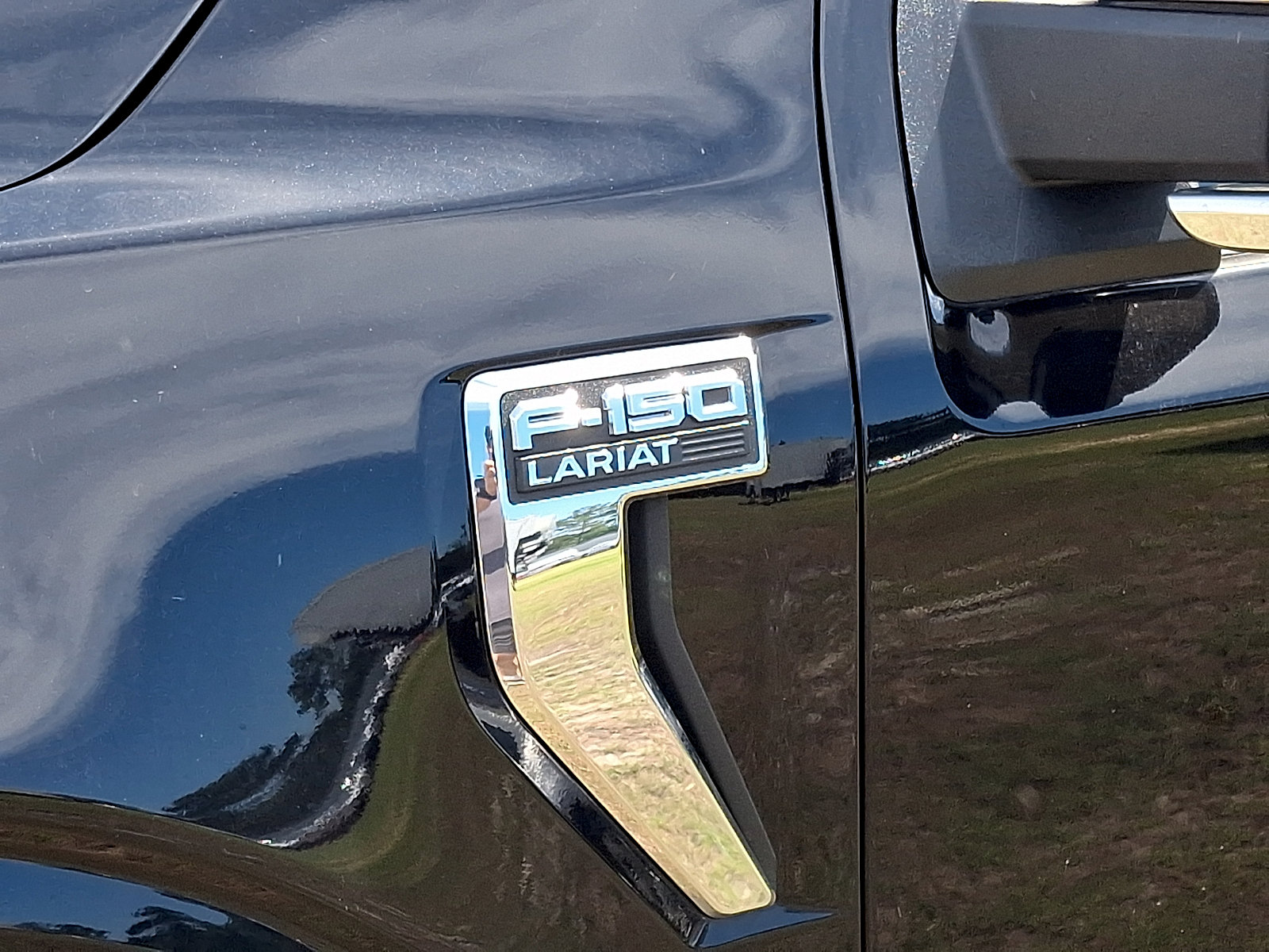 Certified 2024 Ford F150 Lariat w/ FX4 Off-Road Package AWD/4WD image 4