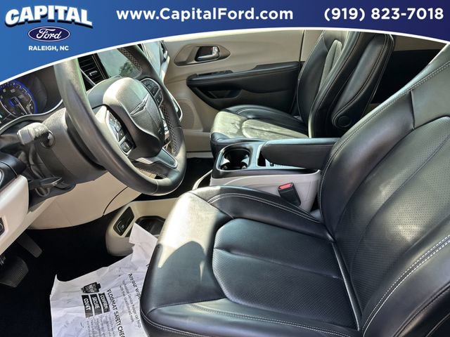 Used 2023 Chrysler Pacifica Touring-L FWD image 18