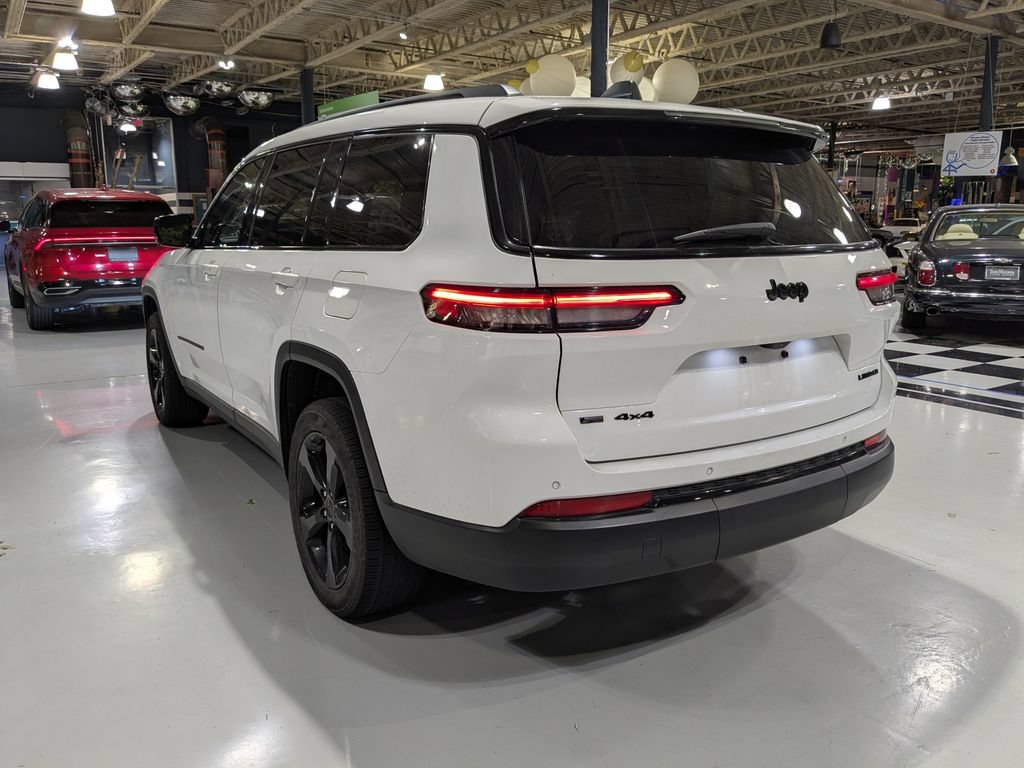 Used 2022 Jeep Grand Cherokee L Limited w/ Black Appearance Package AWD/4WD image 10