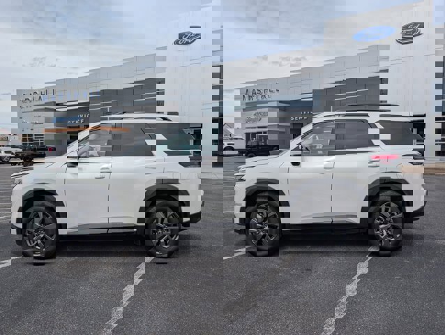 Used 2024 Nissan Pathfinder SV w/ SV Premium Package image 2