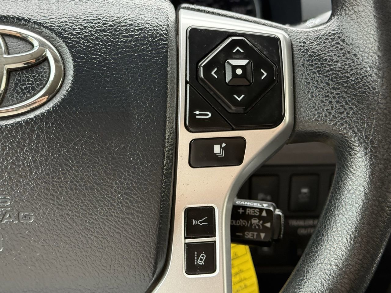 Used 2018 Toyota Tundra SR5 w/ SR5 Upgrade Package AWD/4WD image 13