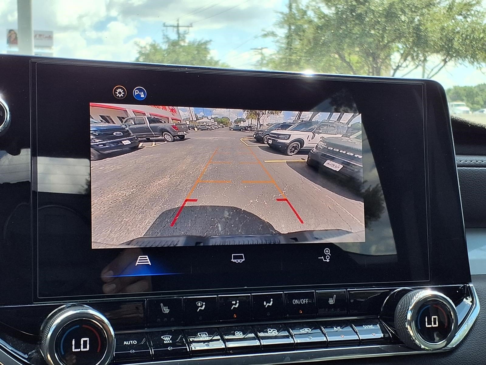 Used 2025 Chevrolet Colorado LT RWD image 16