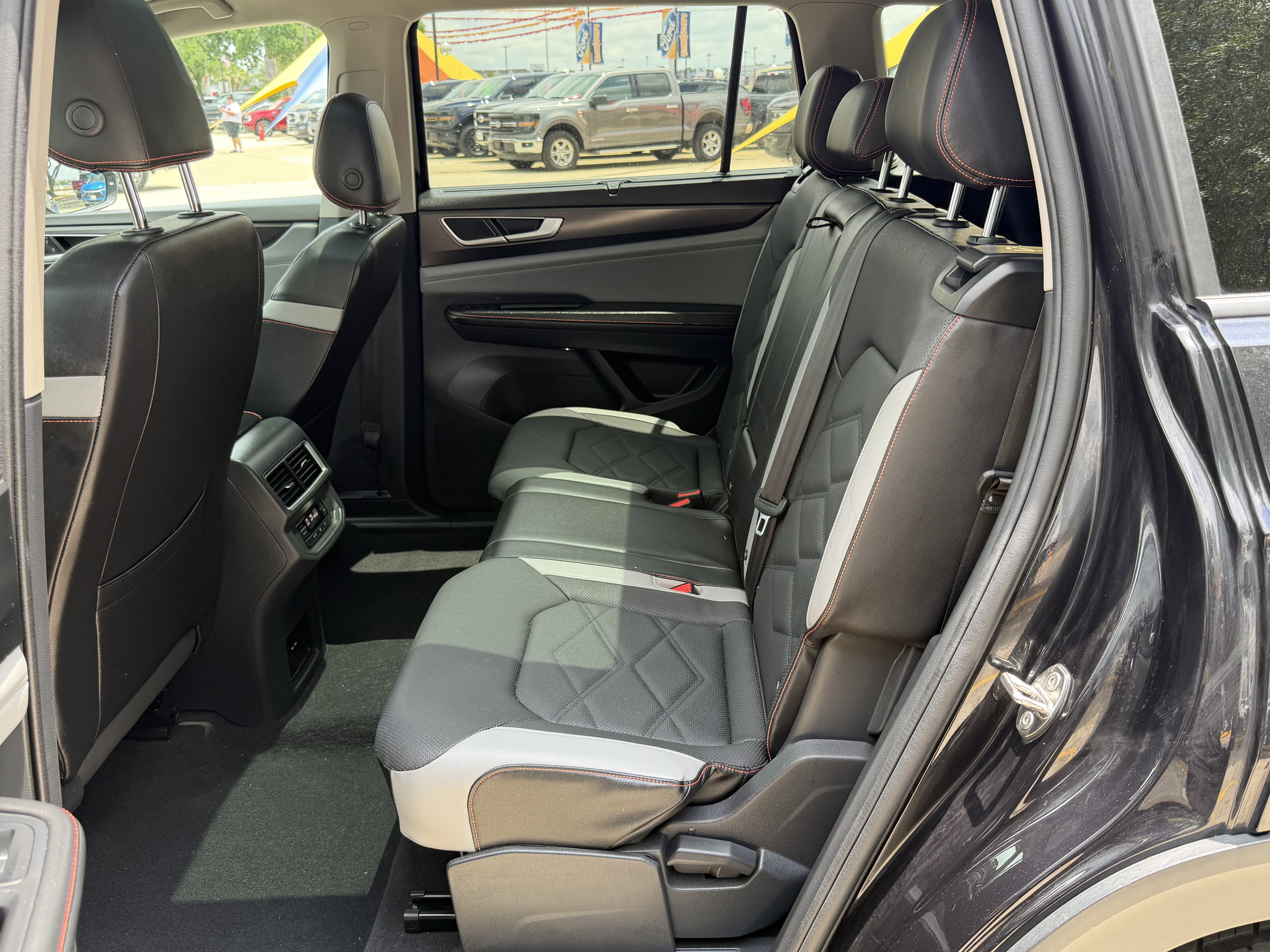 Used 2024 Volkswagen Atlas Peak Edition SE AWD/4WD image 11