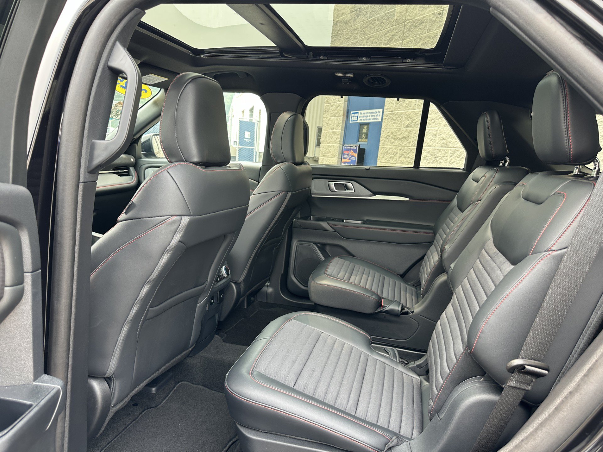 Certified 2025 Ford Explorer ST-Line w/ Premium Package AWD/4WD image 11