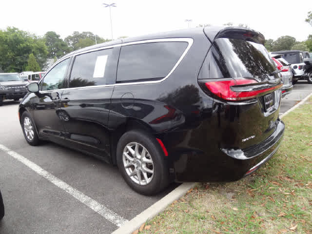 Used 2025 Chrysler Pacifica Select FWD image 7
