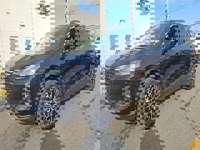 Certified 2024 Ford Escape SE w/ PHEV Premium Package image 2