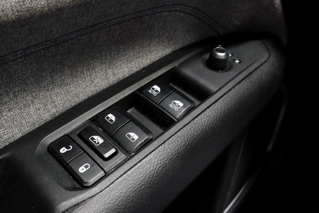 Used 2025 Jeep Compass Latitude image 22