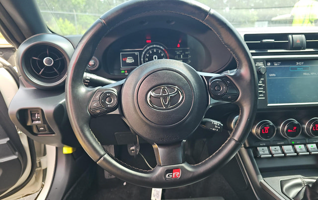Used 2023 Toyota GR86 RWD image 7