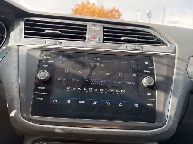 Used 2021 Volkswagen Tiguan SE w/ Panoramic Sunroof Package image 28